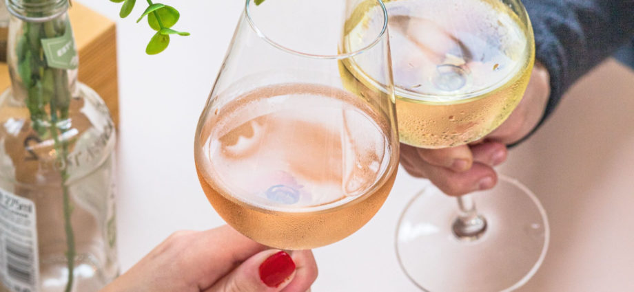 Romantic Wine Tasting Getaway in Michigan - Fun In Michigan – Wine Tasting For Couples