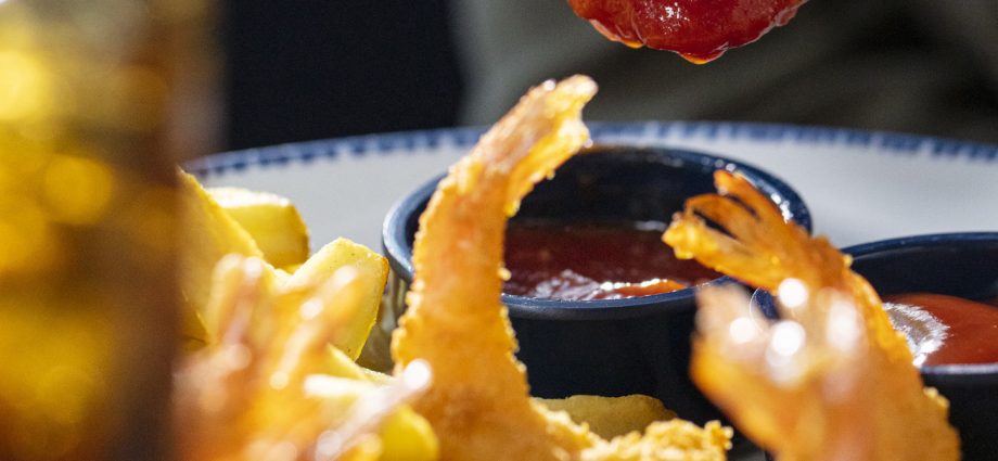Red Lobster® is offering a free Walt’s Favorite Shrimp, Fries, and Coleslaw to veterans, active-duty military and reservists in honor of Veterans Day.