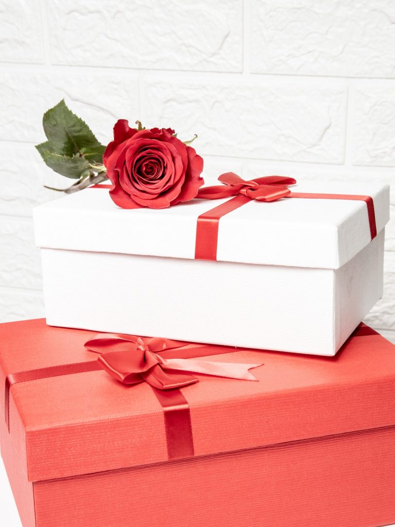 A scavenger hunt of your love story