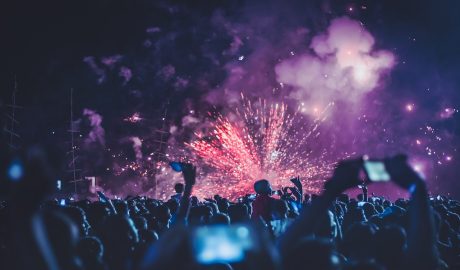 Discover the top destinations to watch the Detroit Fireworks 2023, from parks to plazas and everything in between. Plan your summer outing today!