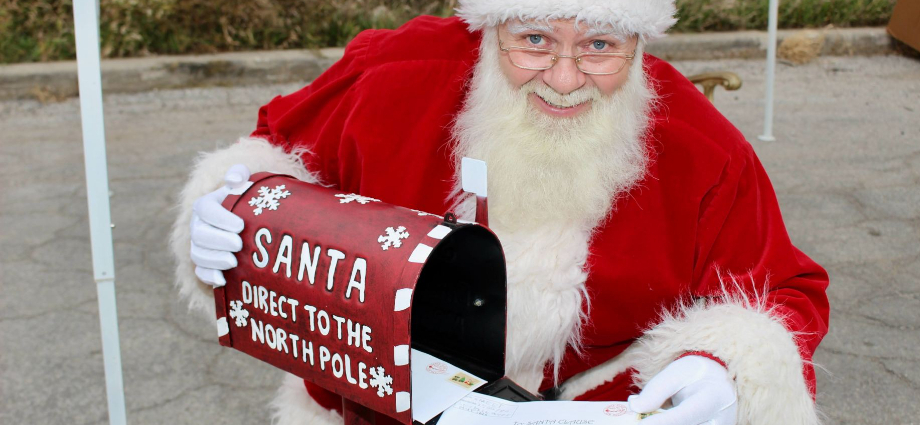 Discover 25 Christmas Things to Do in Michigan 2023 for an unforgettable holiday season. Explore festive events, activities, and traditions in the Great Lakes State.