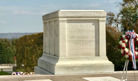 Explore the profound history and solemn beauty of Arlington National Cemetery. Discover notable graves, visitor guidelines, and more. A tribute to American heroes.