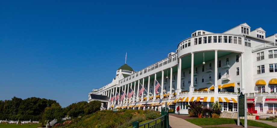 Mackinac Island Discover Michigan’s #1 attraction, Mackinac Island! FunInMichigan.com fun-in-michigan