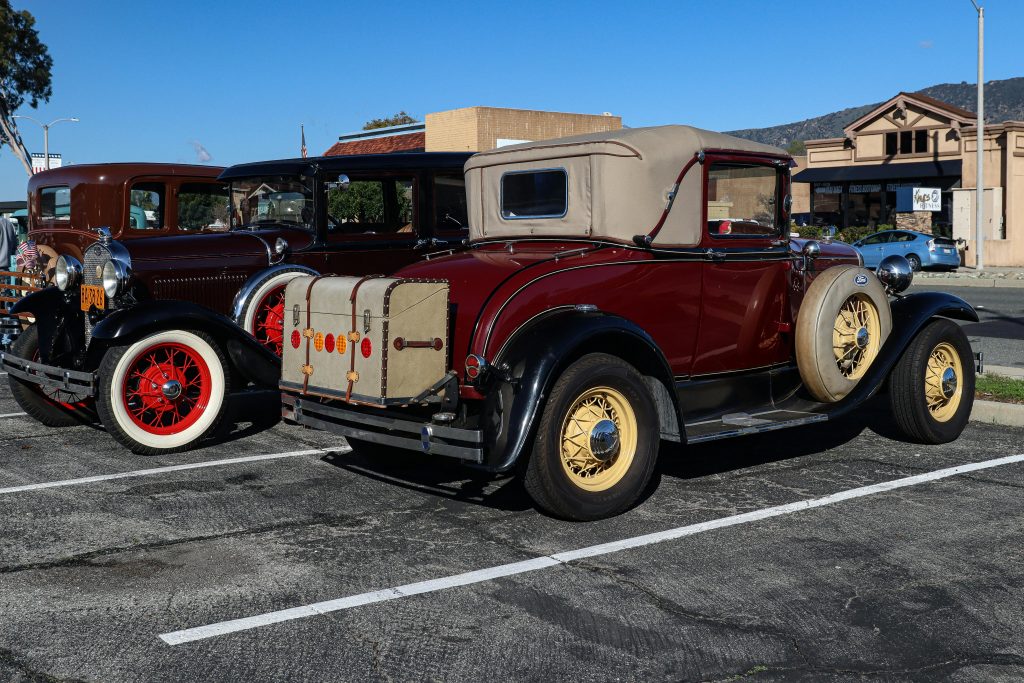 How do car owners prepare their vehicles for the massive parade on Woodward Avenue