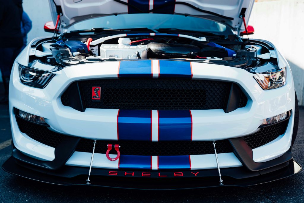 How does the woodward dream cruise detroit car show incorporate classic cars with modern restomods