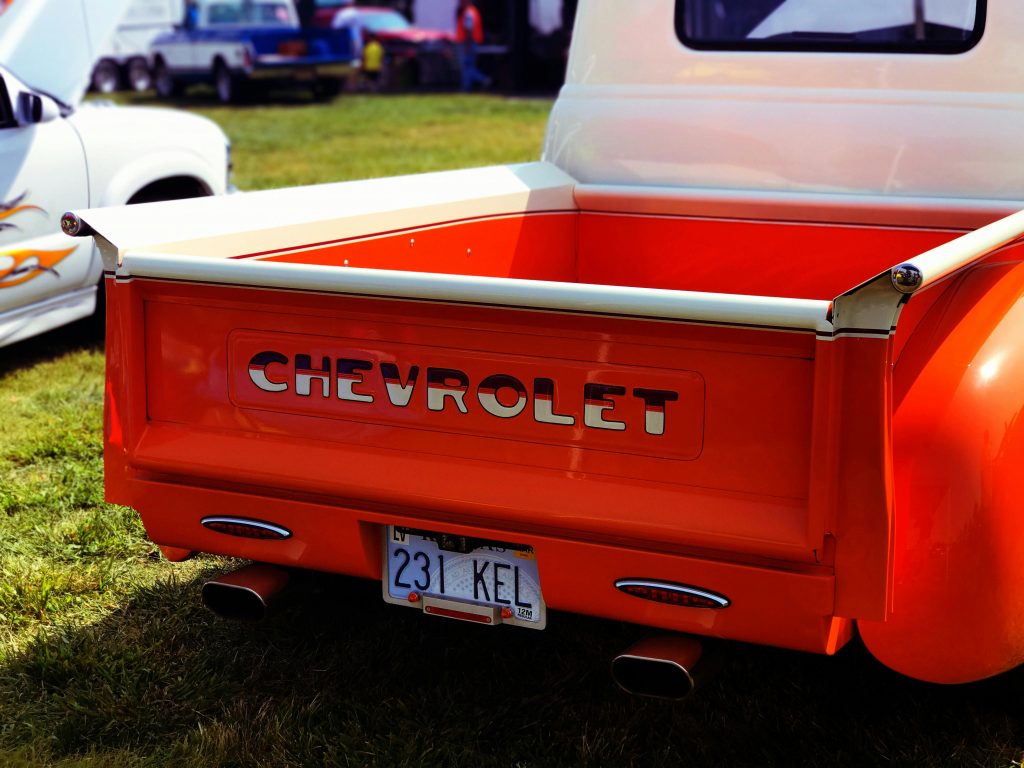 What kind of vehicles are most commonly seen at the woodward dream cruise detroit car show.The Woodward Dream Cruise is an annual automotive event held in the northern suburbs of Detroit, Michigan. It is the world's largest one-day automotive event, attracting over a million people and 40,000 classic cars, muscle cars, and other specialty vehicles. The event began in 1995 as a small fundraiser for a soccer field in Ferndale, Michigan, but quickly grew into a massive tradition. It celebrates the cruising culture of Woodward Avenue from the 1950s and '60s. The event officially takes place on the third Saturday in August, but the celebration often extends over the entire weekend and the weeks leading up to it.