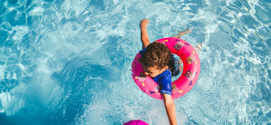 The best Michigan waterparks for families in 2026. Indoor and outdoor options ranked by thrills and value. Best Michigan Waterparks for Families 2026
