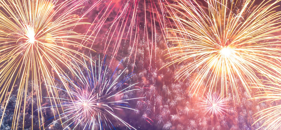 Looking for where to watch America 250 fireworks in Metro Detroit this July 4th? Here are the best spots across Wayne, Oakland, and Macomb counties — with parking tips, arrival times, and local food picks. Where to watch America 250 fireworks in Metro Detroit